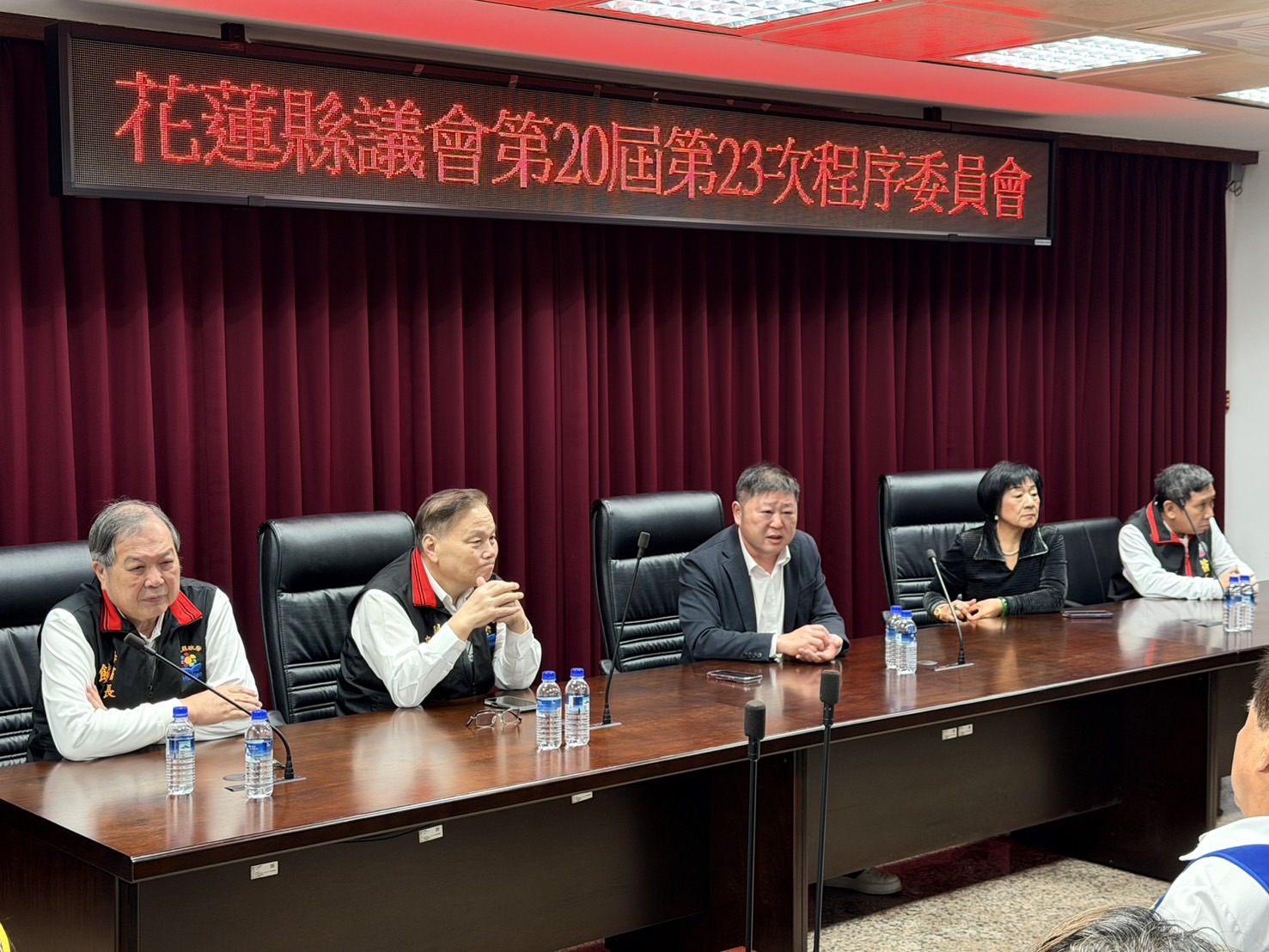 花蓮縣議會指出,預算審議必須依法、依程序進行,並非外界以任何形式呼籲,即可跳過必要的檢討與編列過程。(圖/記者 趙靜姸翻攝)