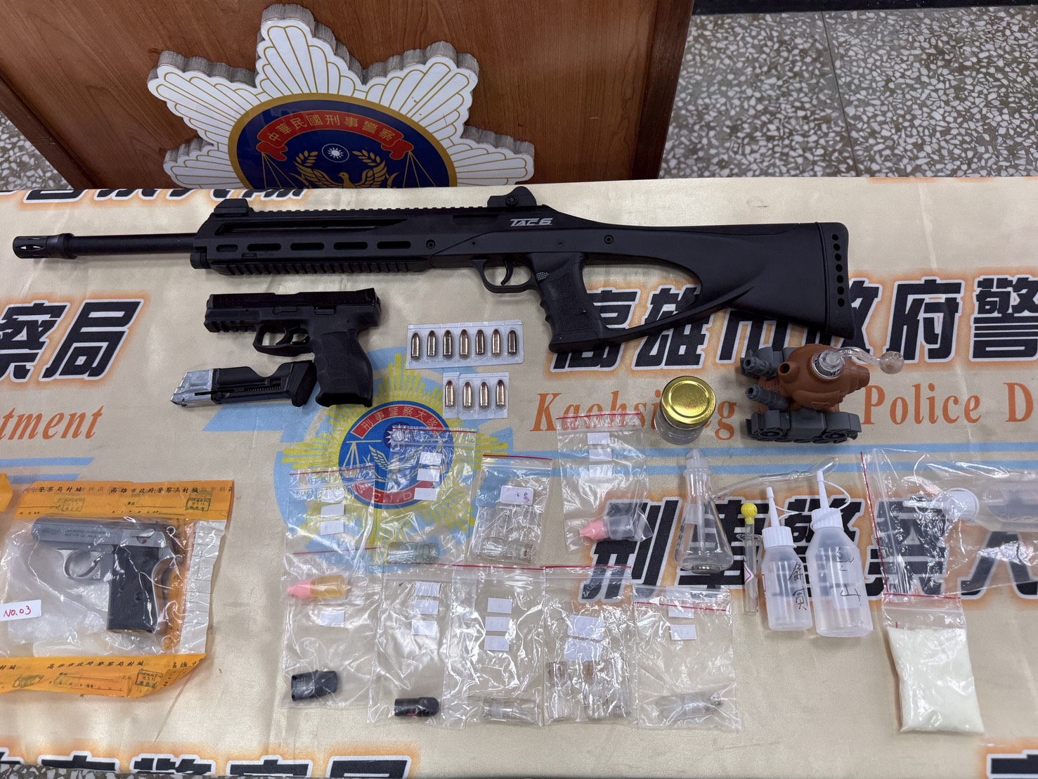 高市刑大破槍毒據點！汽車旅館藏「毒販」 槍不離身仍遭壓制