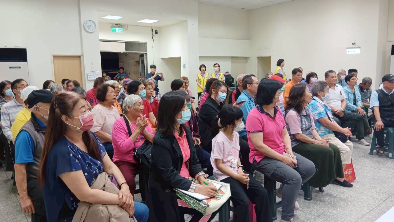 桃園市政府警察局中壢分局普仁派出所昨（29）日於中壢區後寮里活動中心舉辦「社區治安會議」，針對轄區治安、防盜防詐和防禦駕駛觀念等進行宣導。（記者翻攝）