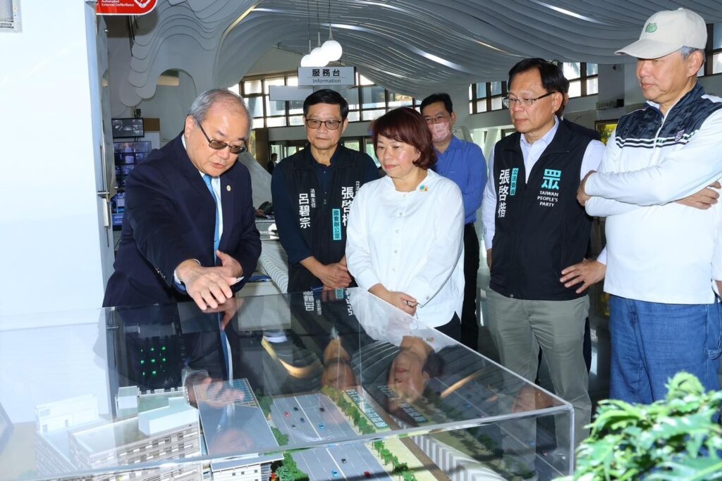 張啓楷指出，自己過去擔任立法委員期間，每次邀請交通部、經濟部等中央部會首長到嘉義市考察前，都會先與嘉義市長黃敏惠及市府團隊充分溝通。(圖／民眾黨嘉義黨部)