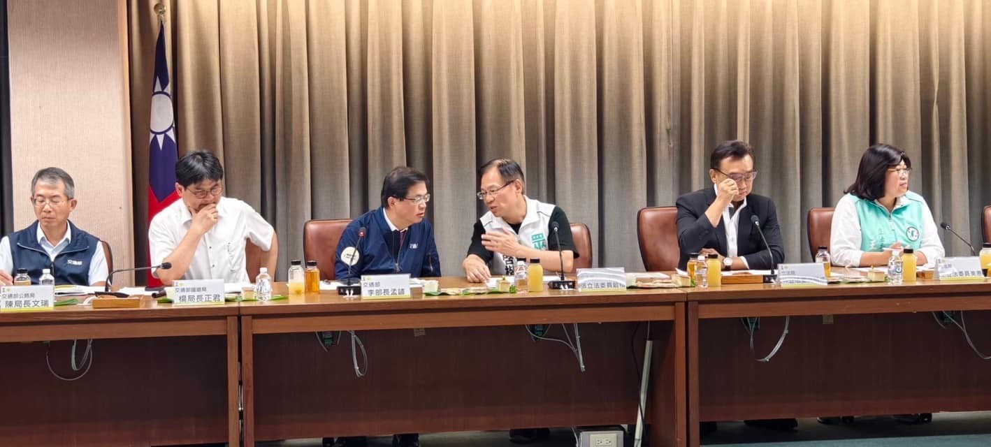 張啓楷表示，自己過去辦理重大建設考察時，始終秉持「建設不分黨派」原則，主動邀請相關立法委員共同參與。(圖／民眾黨嘉義黨部)
