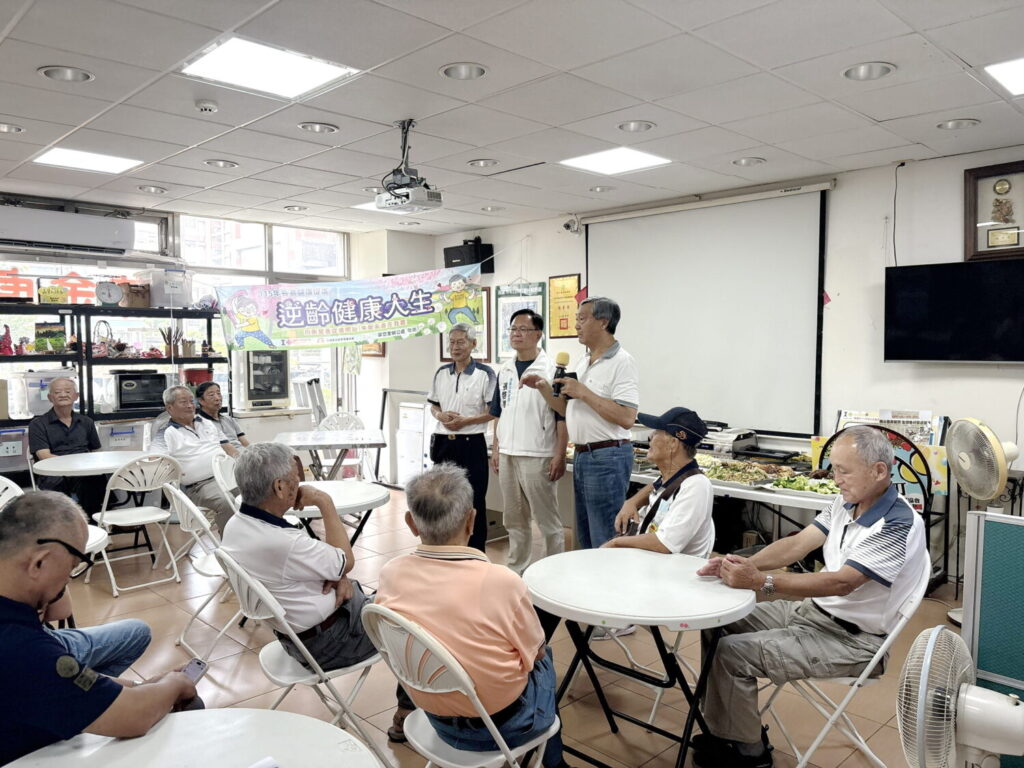 張啓楷上午應邀出席退伍軍人協會大會，向長年保家衛國、守護社會安全的退伍軍人前輩致敬。(圖／民眾黨嘉義黨部)