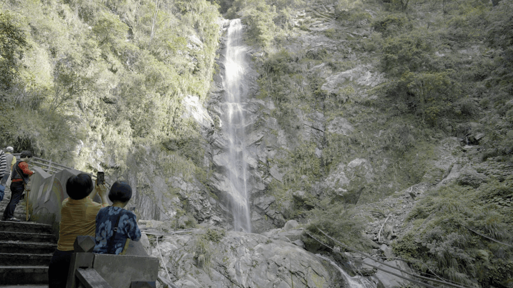 挑戰免入山證即可探訪的八通關古道段，這份世界級的步道資源與溫泉行程結合，展現東埔深度旅遊的高含金量與多樣性。(圖／花東縱谷管理處提供）