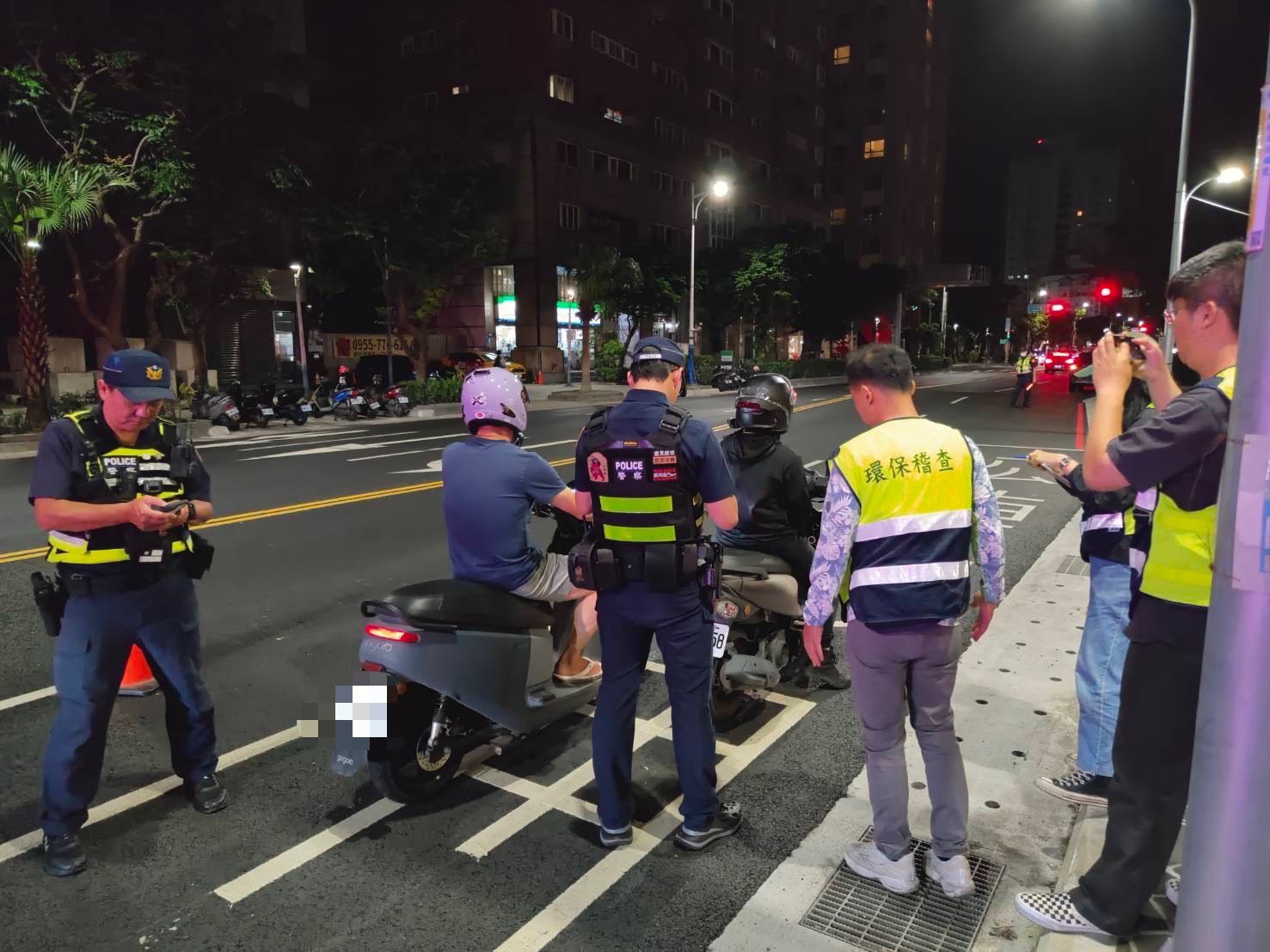 新北環警聯合深夜出擊!(圖/記者李健興 翻攝)