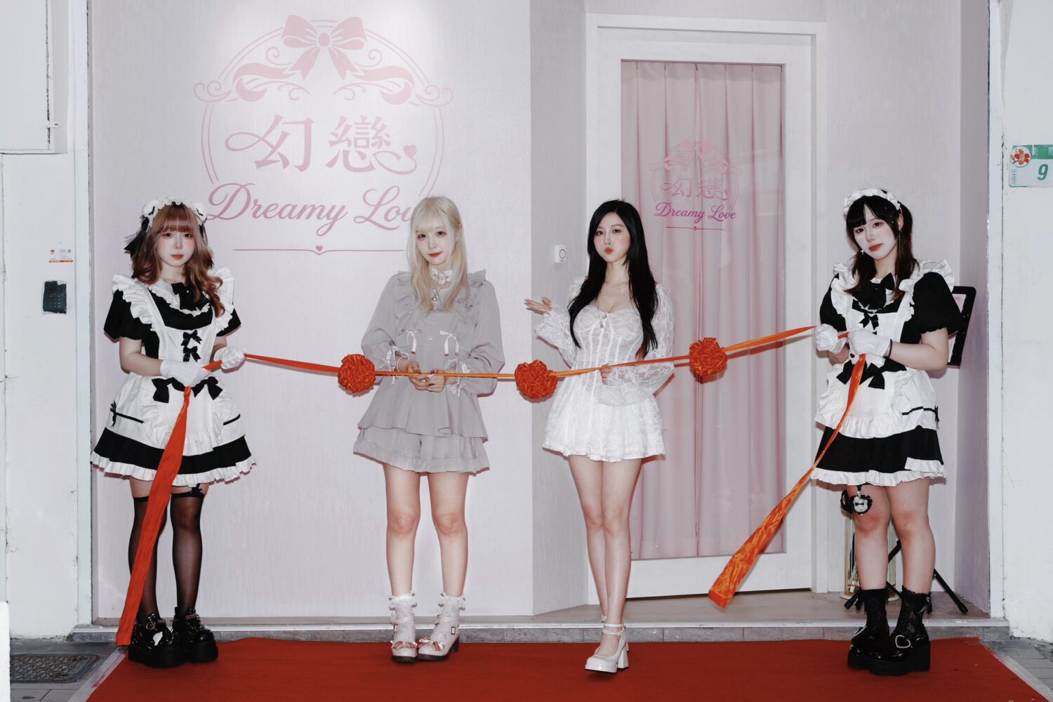 女神璃茉、安紀出席「幻戀女僕 Dreamy Love Maid」開幕儀式。(圖/幻戀女僕 Dreamy Love Maid  提供)