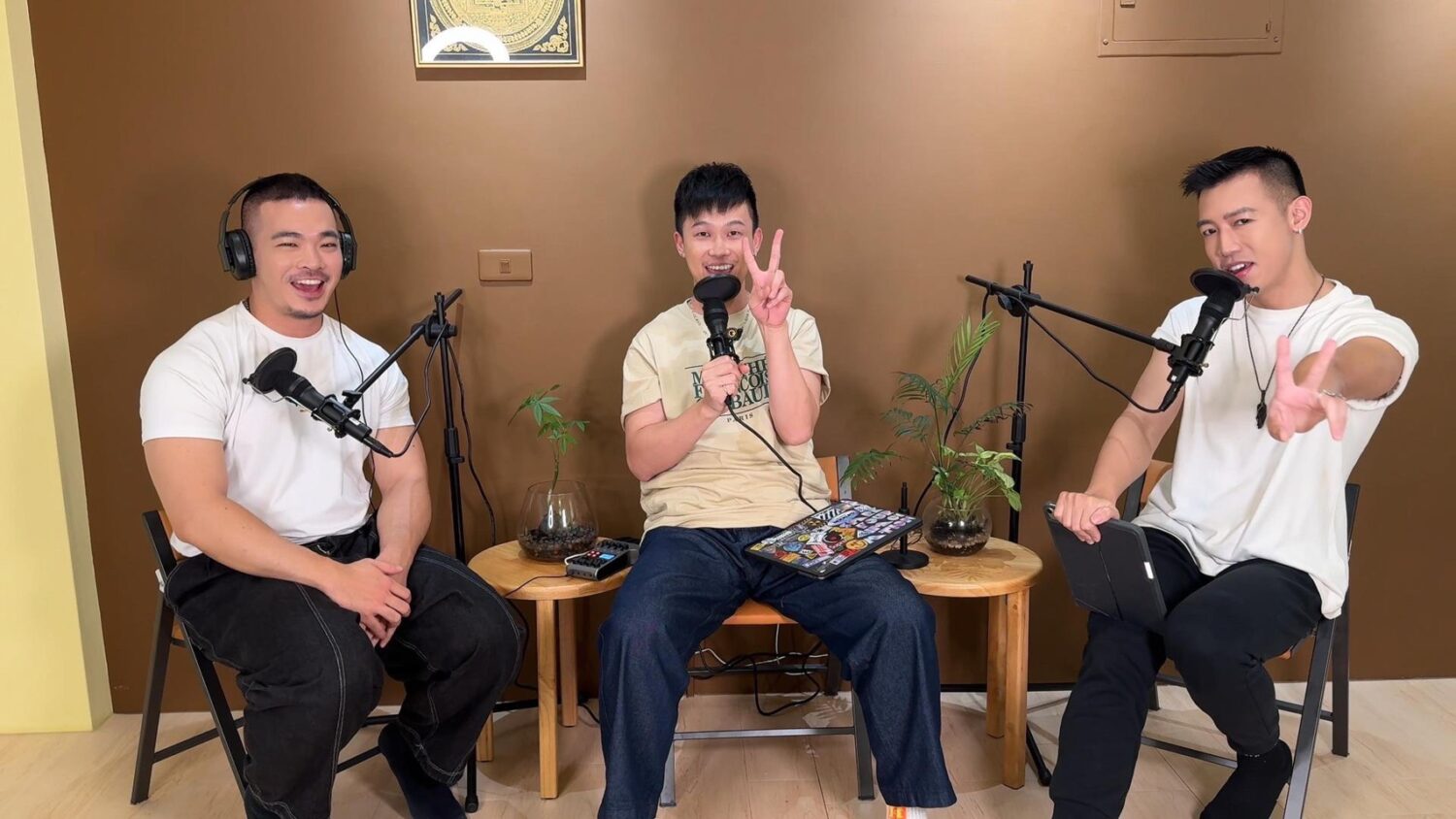 「SOUL MEN」團員有雙魚座的寶奘雄(Davis)、獅子座的達威力(Dawei),象徵「水」跟「火」的靈魂雙生意識組合,二人在內觀療癒時,內觀到彼此是亞特蘭提斯的星際家人!(圖/SOUL MEN 提供)