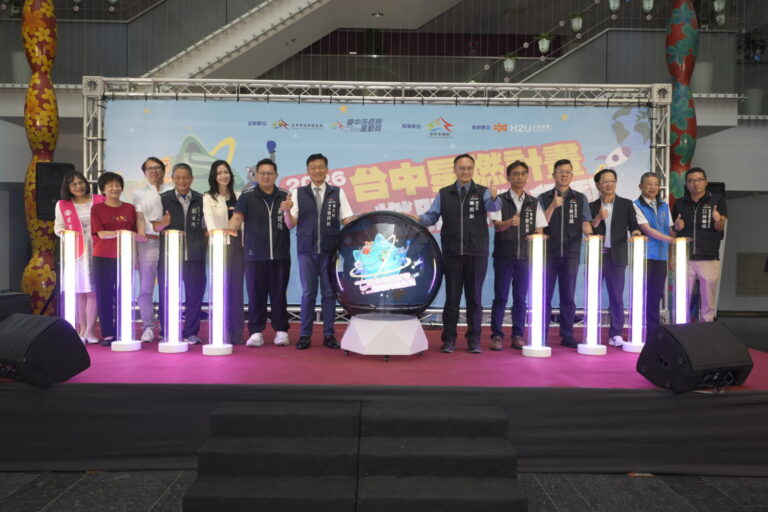 「2026台中星燃計畫：燃脂升級行動」啟動，副市長鄭照新親揭減重24公斤心路歷程，邀請市民一起燃脂、運動、顧健康 。(圖/臺中市政府 提供)