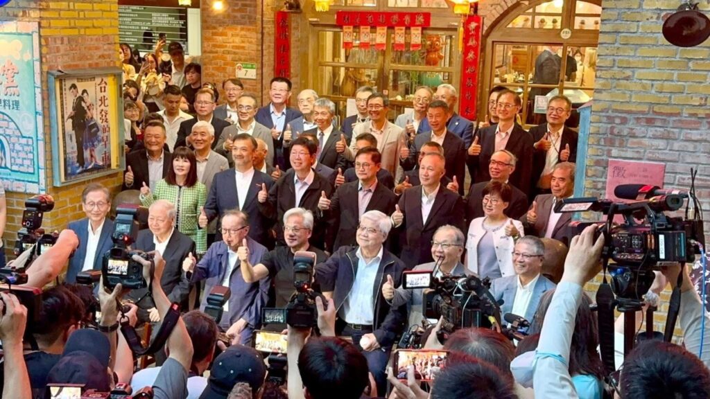 輝達（NVIDIA）執行長黃仁勳日前於晚間在磚窯餐廳宴請供應鏈夥伴高層，由於眾人身價與企業市值合計高達數兆，因此也被外界稱為「兆元宴」。(圖/林家弘 攝）