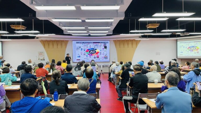 亞威AI學院教務長黃頌揚定期國家公部門部會人員AI系統應用培訓。(圖/亞威AI學院 提供)