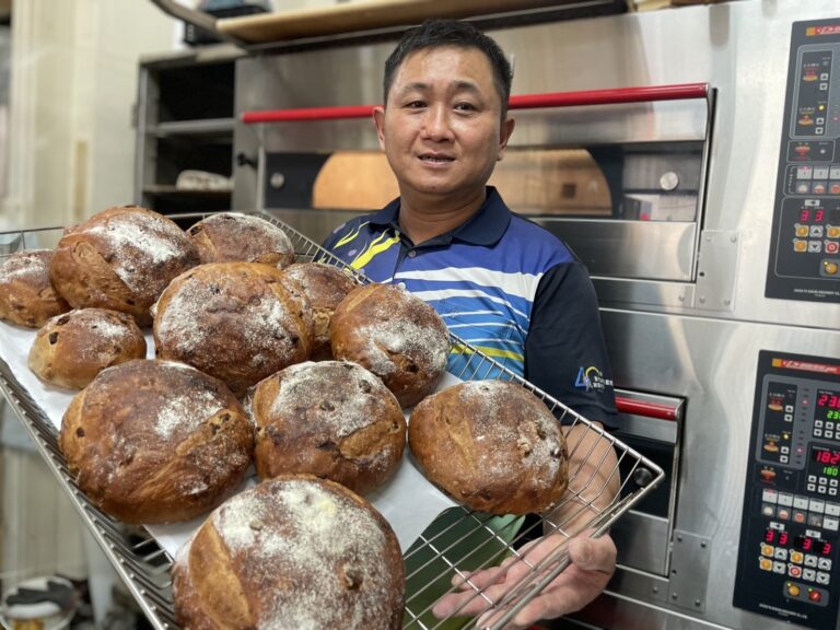 劉祐誠親手製作公益講座麵包餐盒,希望透過溫暖行動推廣反詐反毒教育,邀請民眾共同提升防詐與法律意識。(圖/主辦單位提供)