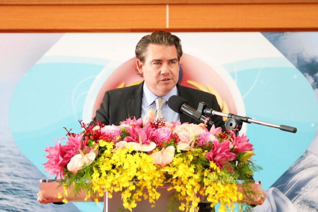 美國國土安全調查署Brian致詞。（圖／海巡署提供）