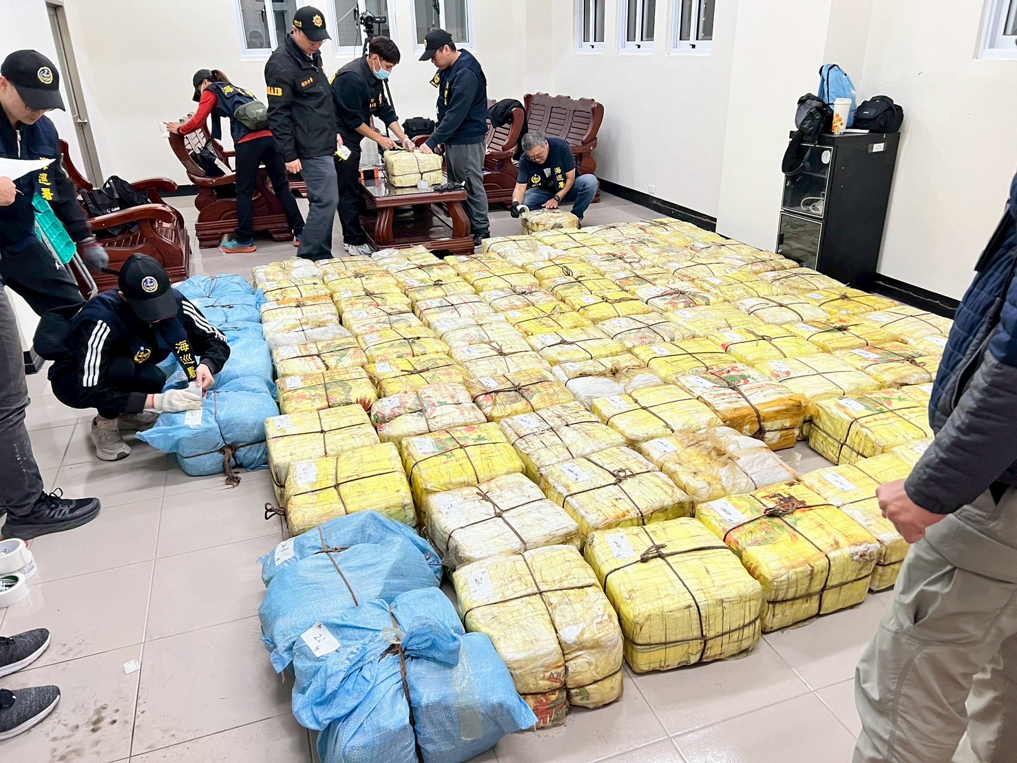 海巡破獲歷年最大宗漁船走私　查扣1.8噸愷他命