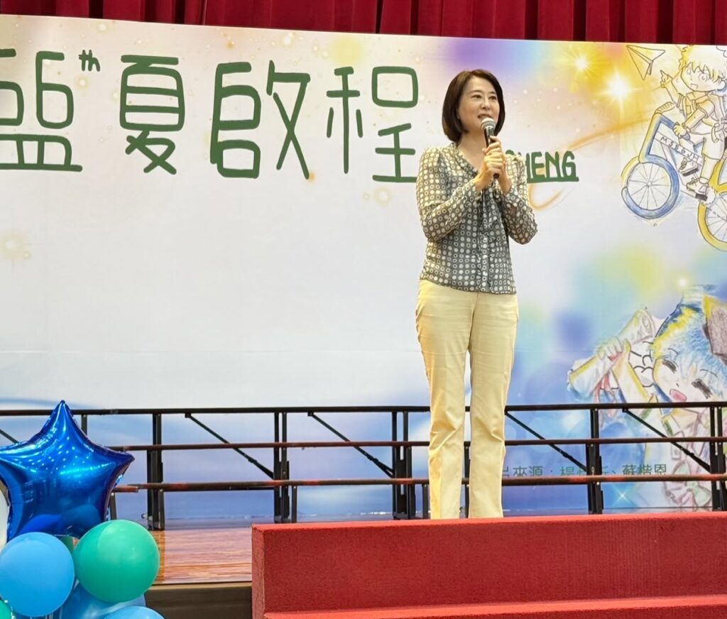 王鴻薇透過臉書質疑交通部長陳世凱面對問題態度消極，「人民恐怕笑不出來」。(圖／記者翻攝)