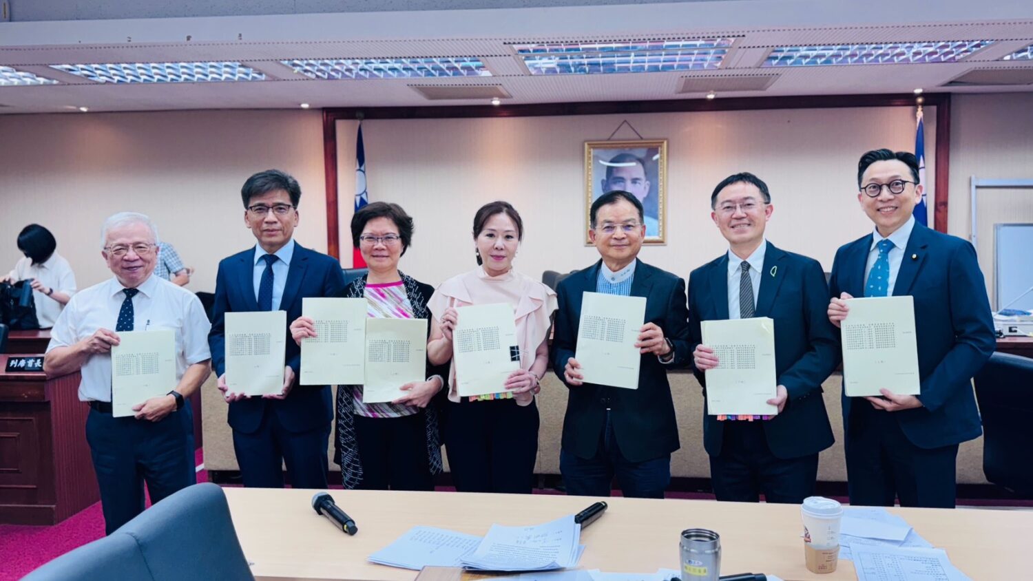 立法院財政委員會今於傍晚順利完成初審，且全案無須進一步朝野協商、逐條均達成共識通過。(圖／記者翻攝)