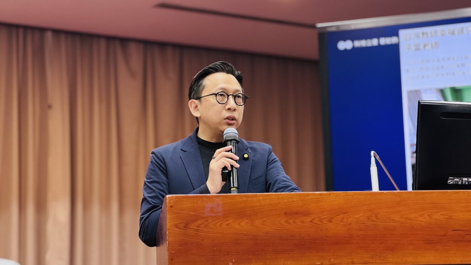 葛如鈞要求教育部正視第一線教師工作壓力。(圖/記者翻攝)