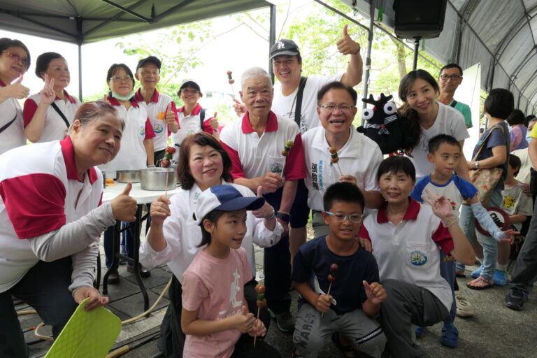 台中市長盧秀燕明(19)日將南下嘉義市,偕同嘉義市長黃敏恵合體為藍白共推的嘉義市長參選人張啓楷打氣加油,送上包粽祝福「包中」。(圖/記者翻攝)