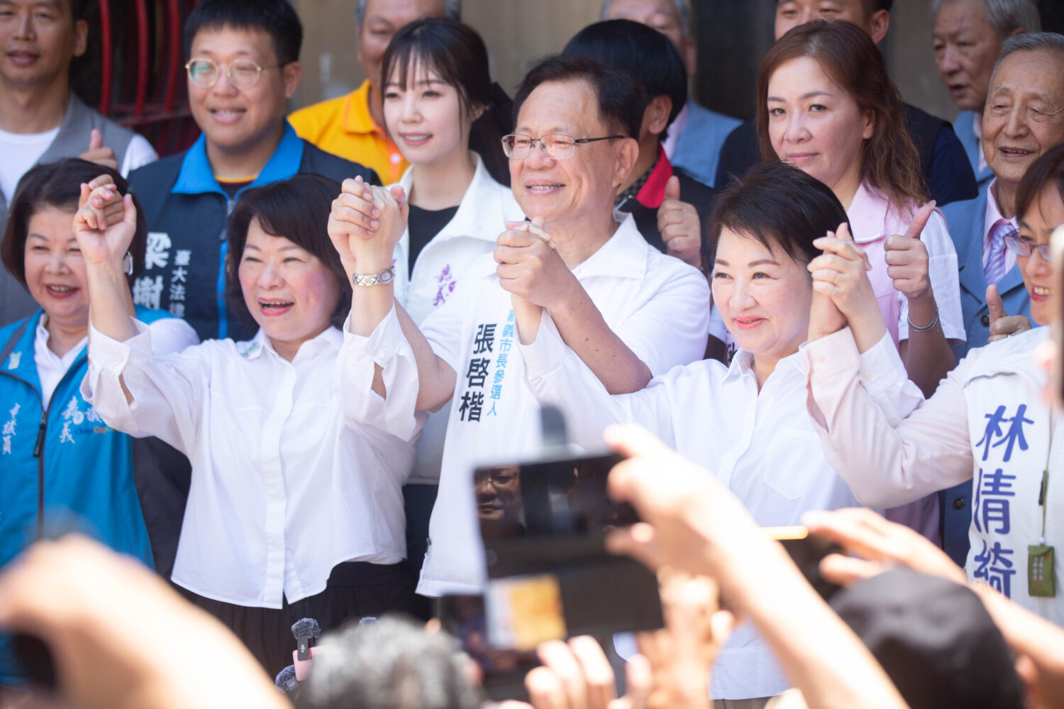 端午佳節,盧秀燕、黃敏惠「媽媽市長」合體力挺藍白共推的嘉義市長參選人張啓楷。(記者翻攝)