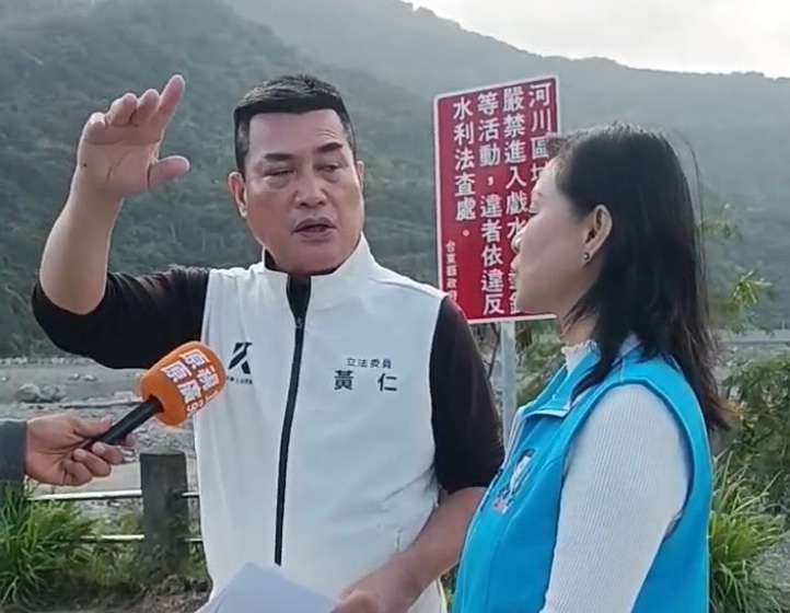 黃仁及其夫人王春梅伉儷質疑政府是否了解農民處境,並要求說明是否願向農民致歉。(資料照片)