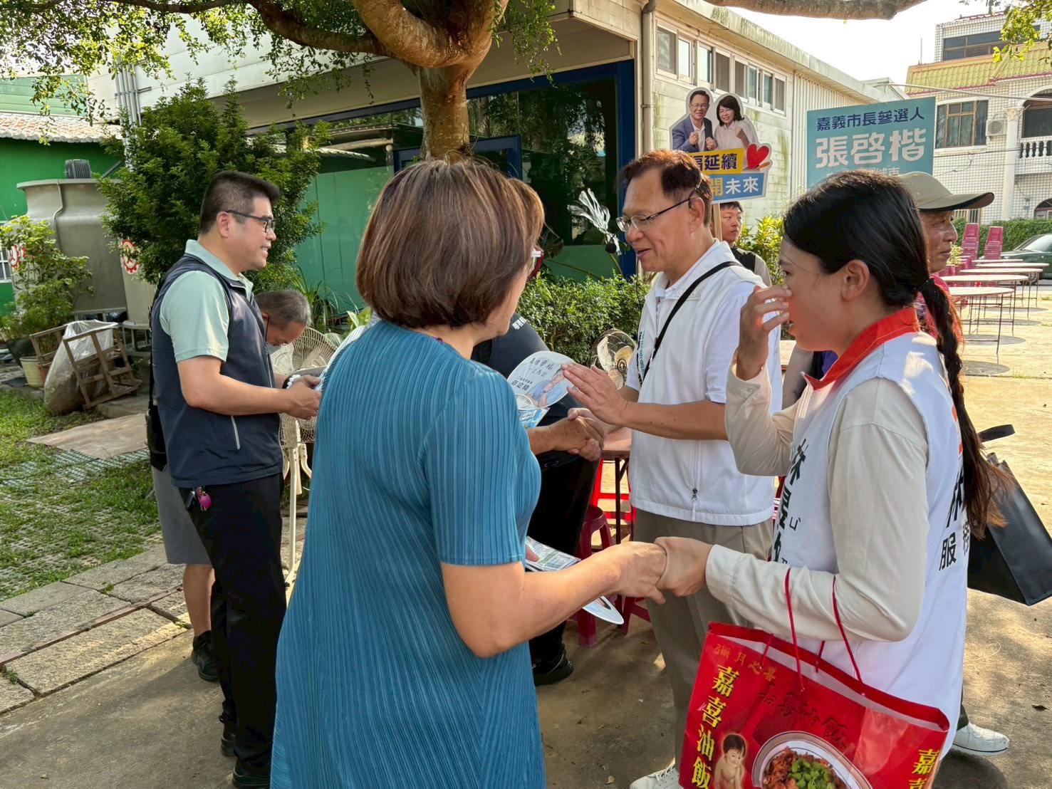 張啓楷表示,家戶拜訪不只是向市民朋友請安問候,更代表選戰正式進入與民眾面對面溝通的階段。(圖/記者翻攝)