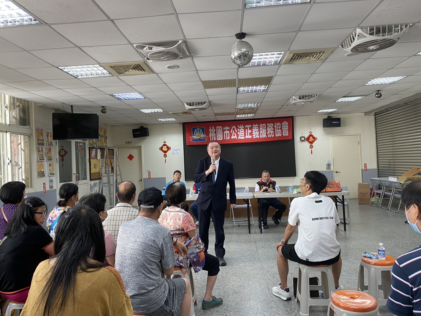 全國被害人權協會理事長劉承武應邀擔任專題講座，以司法實務經驗深入淺出分享長者常見的受害風險，提醒民眾提高防詐騙、防剝削及自我保護意。(記者 包克明攝)
