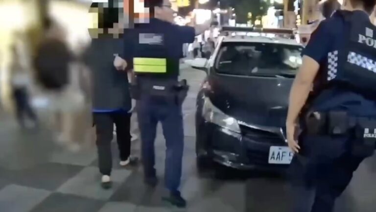 警方獲報後立即趕赴現場查處並將男子帶回西門町派出所釐清案情。(圖/記者 趙靜姸翻攝)