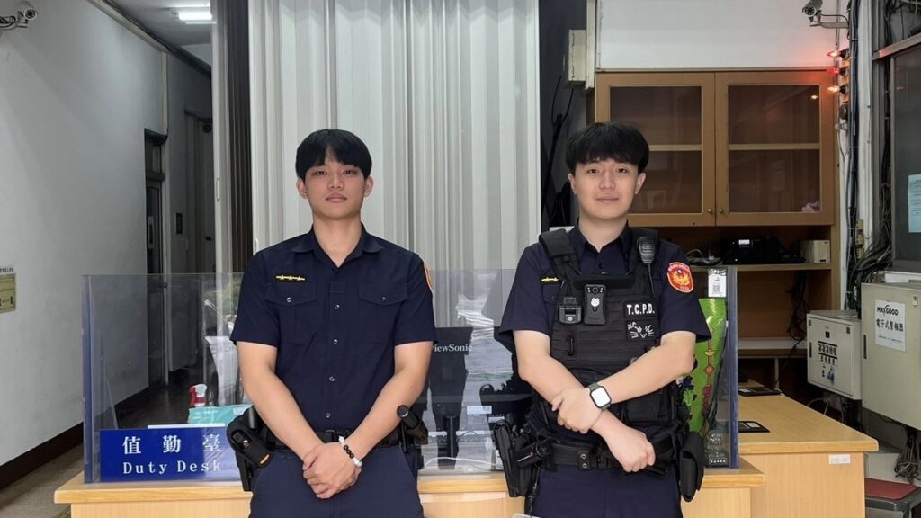 萬華分局西園路派出所警員李宗儒（右）、林昱祥（左）。（圖／記者 趙靜姸翻攝）