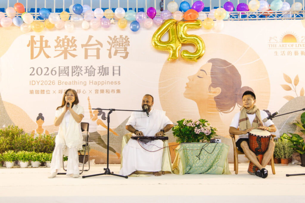 「快樂台灣，從呼吸開始」主題活動，印度資深瑜珈行者—智光尊者親臨現場分享。(圖／生活的藝術 提供)