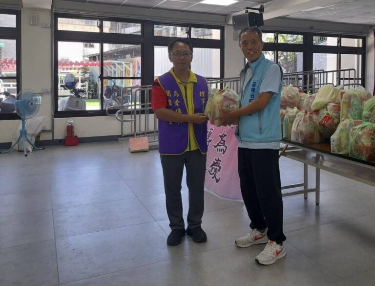 (左)黃忠賢理事長。(圖/記者李健興 翻攝)