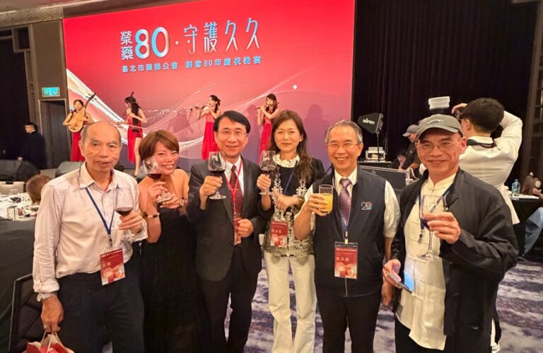 社團法人中華亞健康協會吳天誠理事長及團隊前來祝賀。(圖/夠夯資訊 提供)