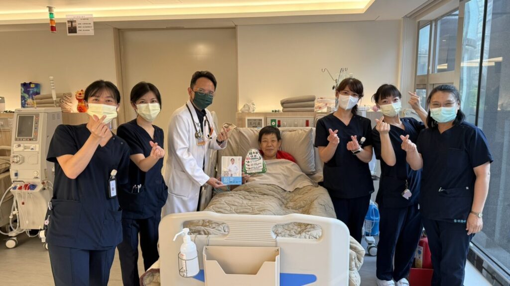 特別致贈葉曙慶院長新書，陪伴您與家人平安健康，共度美好的端午佳節。(圖/醫願診所 提供)