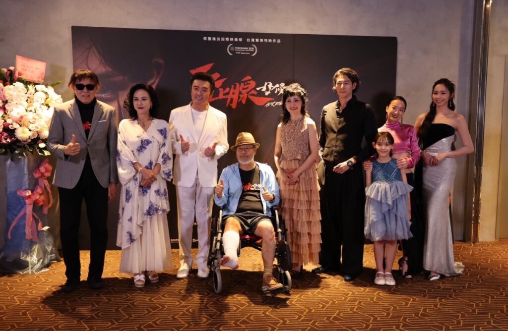 《腎上腺母侵》首映會，（左起）導演周騰率主創團隊田麗、李㼈、班鐵翔、南果步、郭鑫等人盛裝出席。(圖/陽科國際 提供)