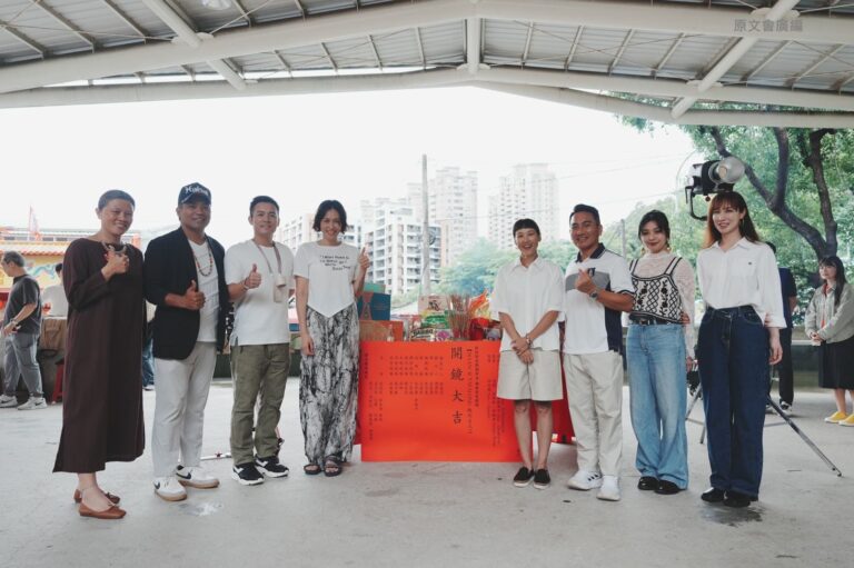 演員大合照(左起)：莉芙·烏娃兒、Sakinu撒基努、范逸臣、Luji黃莉、張本渝、民雄、游君萍、小薰(黃瀞怡)共同出席開鏡儀式。(圖/原文會 提供)