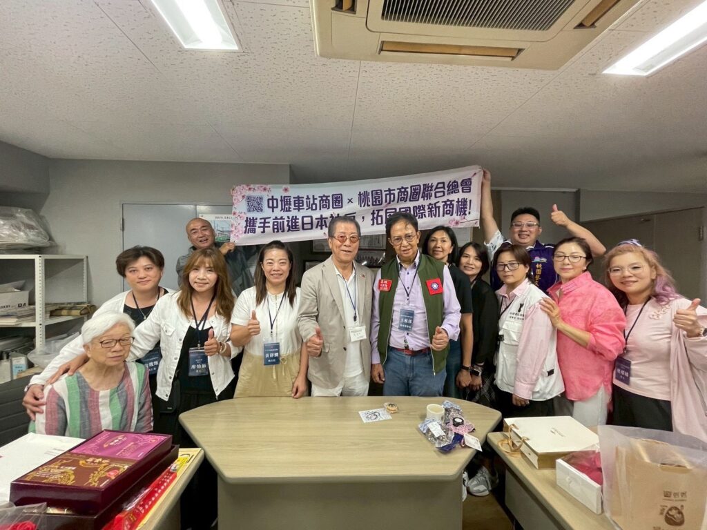 為促進台日商圈交流合作，桃園市商圈產業聯合會由創會總會長王根深率團赴日本神戶參訪。(圖/桃園市商圈產業聯合會 提供)