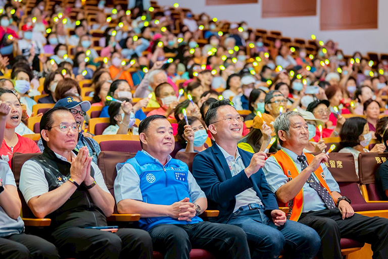 讓奉獻成為一種榮耀公益演唱會登場　蘇俊賓感謝十萬志工撐起桃園溫暖力量