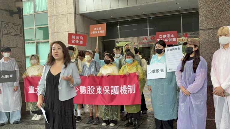 律師施芸婷表示股東會將在6月12日召開,因此今天來金管會陳情,希望金管會能重視少數股東權益。(圖/記者鄭元毓翻攝)