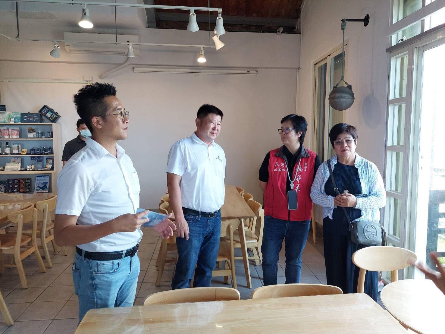張峻(右三)強調,未來縣府將以「政府出預算、NGO出專業、地方共同參與」為核心精神,建立花蓮最完整的海洋治理平台。(圖/記者 趙靜姸翻攝)