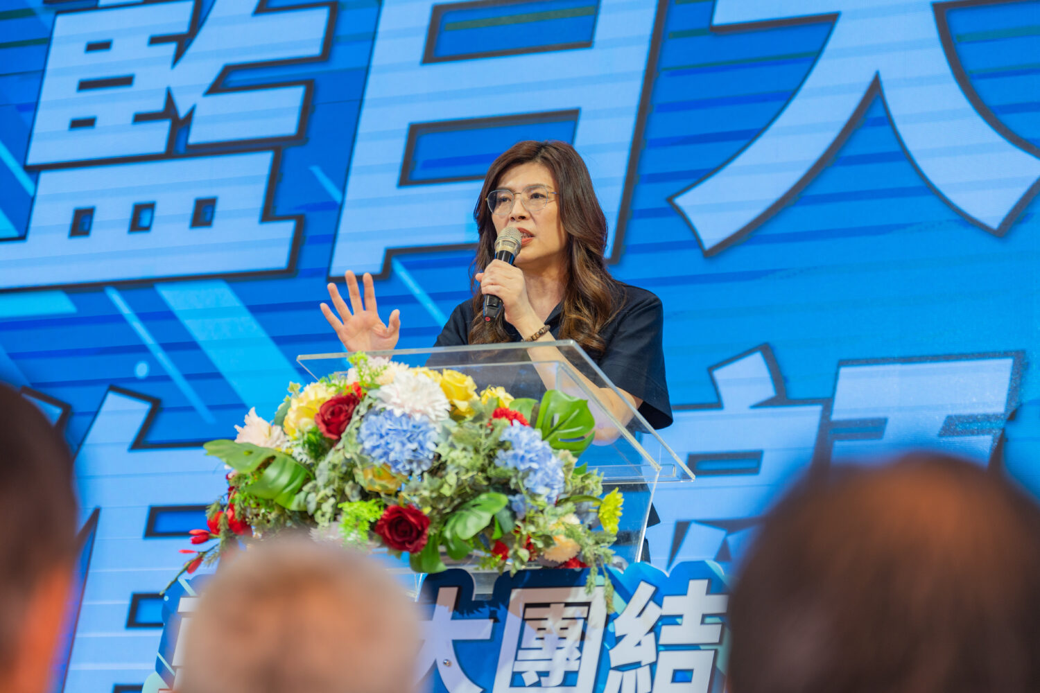 鄭麗文力挺張啓楷，呼籲藍白支持者團結一致，面對選戰中的各種抹黑與攻擊，以團結凝聚勝選力量，共同爭取2026地方選舉佳績。(圖／記者翻攝)