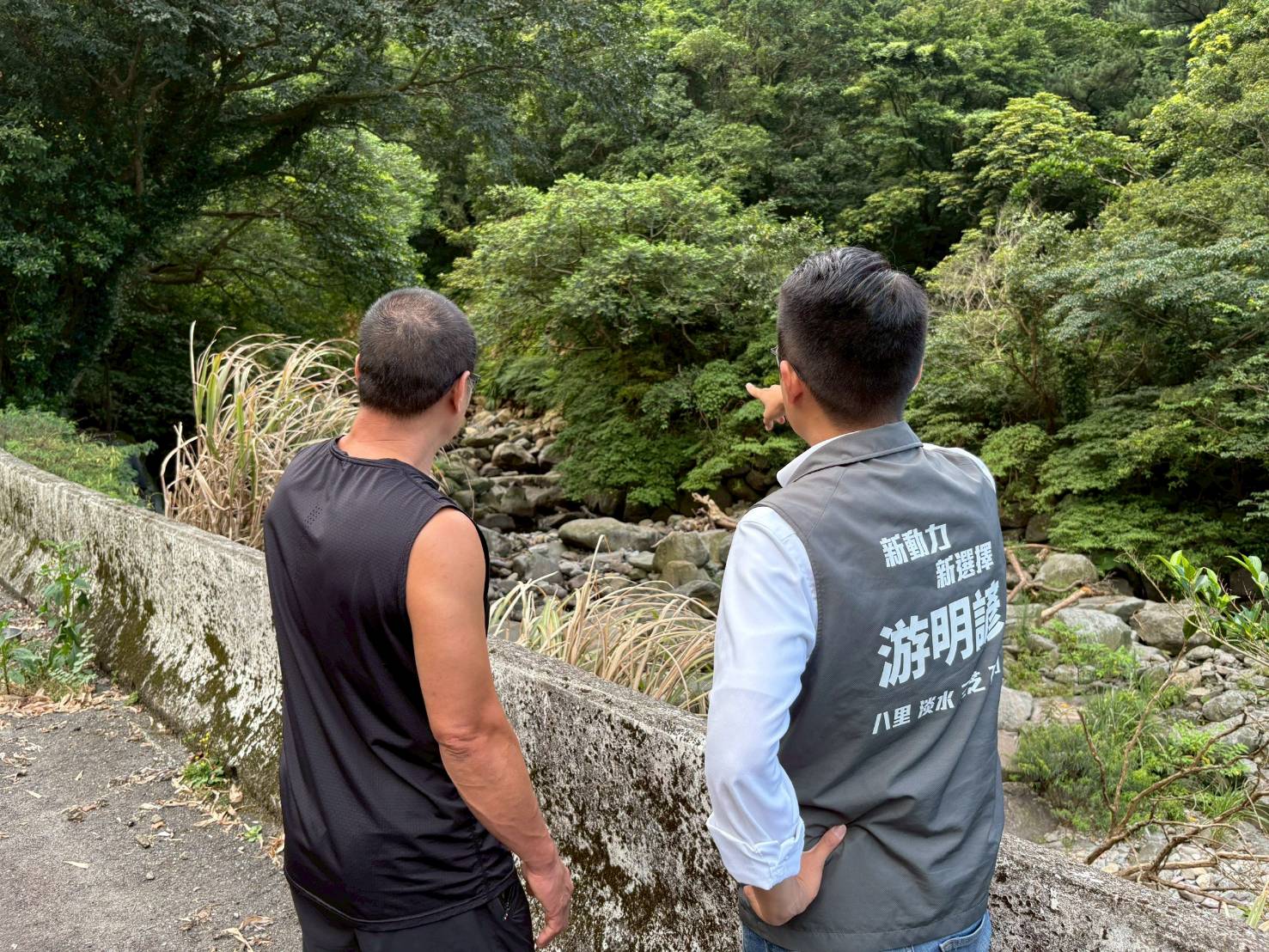 游明諺表示,三芝區內柑宅21號旁溪流的土石淤積問題,並非近期才出現,而是山陀兒颱風過後遺留至今的災後復原案件。(圖/記者翻攝)