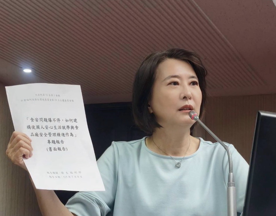 王鴻薇質詢時痛批衛福部「又在蓋牌」，質疑政府是否刻意避重就輕、敷衍國人。(圖／記者翻攝)