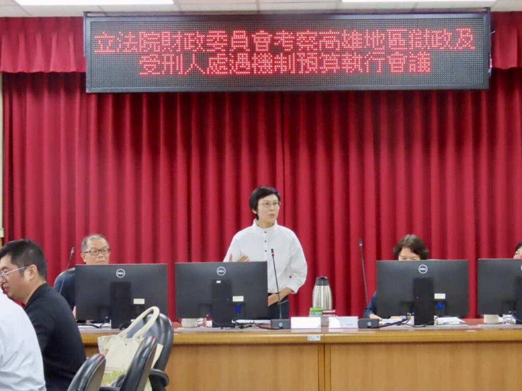 林岱樺率隊實地考察高雄監獄、高雄第二監獄及高雄女子監獄，針對監所醫療、特殊膳食及硬體設施等議題提出改善方案。(圖／記者翻攝)