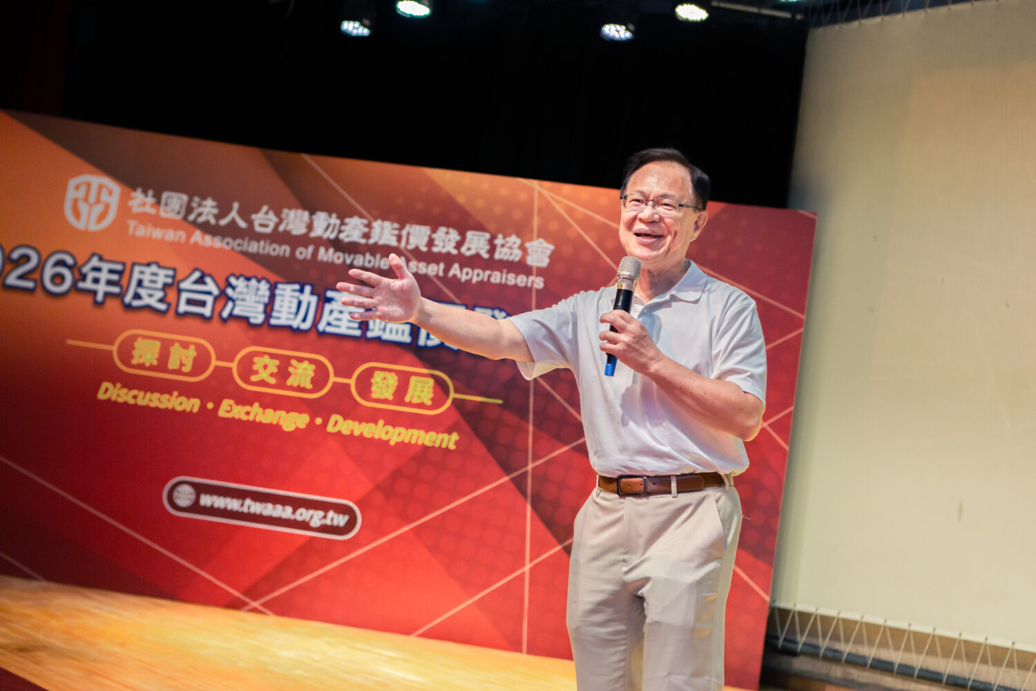 嘉義市藍白合市長參選人張啓楷致詞中表示,理事長伍仲威所創立的媒體 警政時報 ,揭發了許多社會不公不義案件,奠定相當的社會地位及累積了深厚人脈。(圖/記者翻攝)