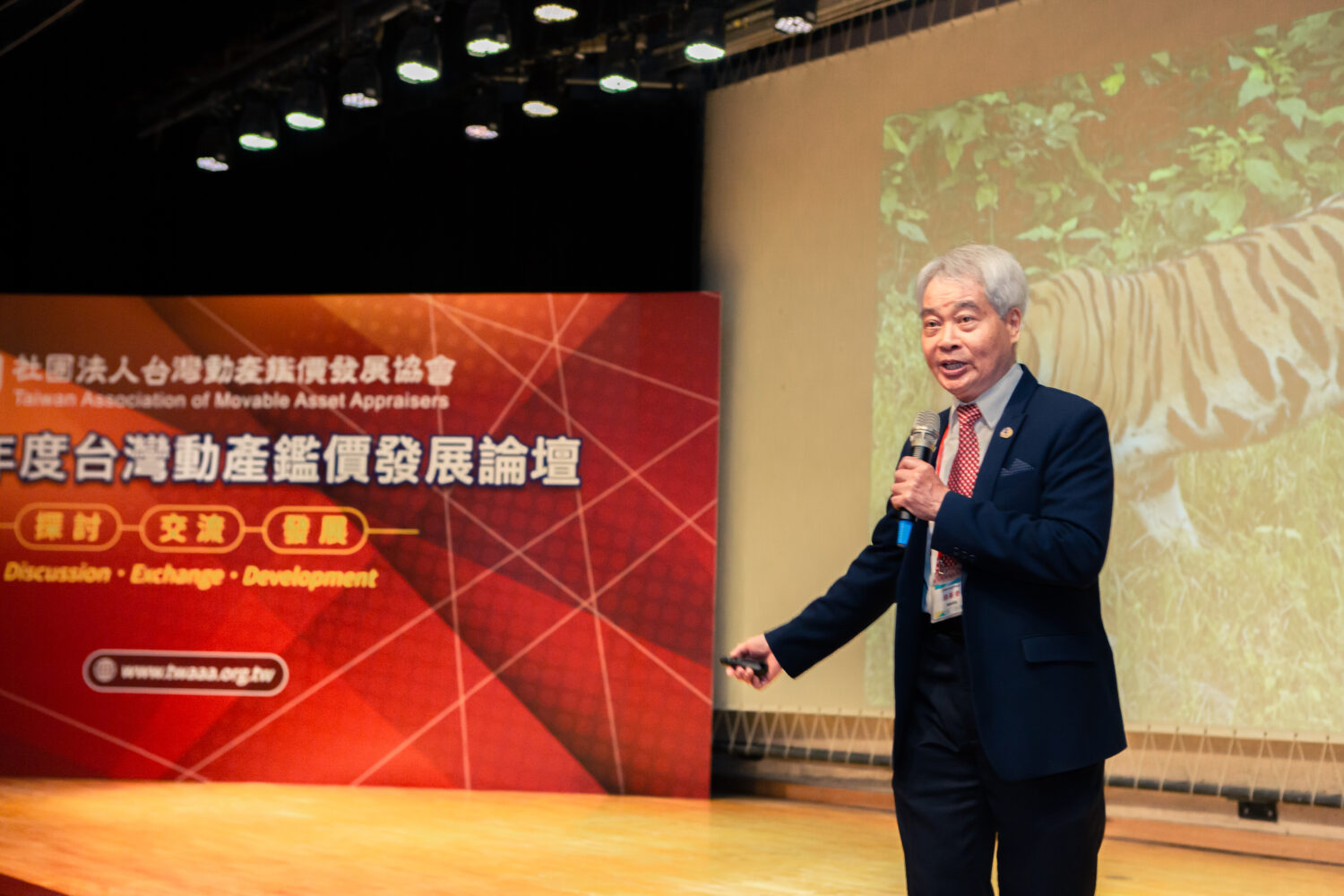 桃園地方法院首席調解委員 徐華貴到場力挺。(圖/記者翻攝)