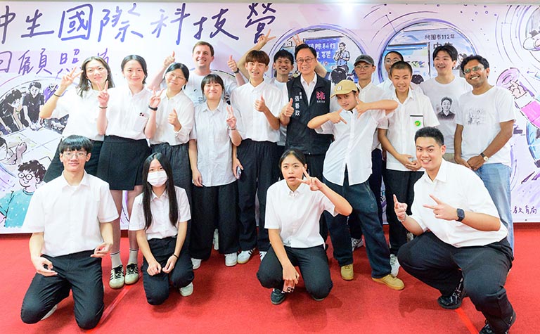 AI科技教育向下扎根 桃園國際科技夏令營培育未來人才 AI科技教育向下扎根 桃園國際科技夏令營培育未來人才