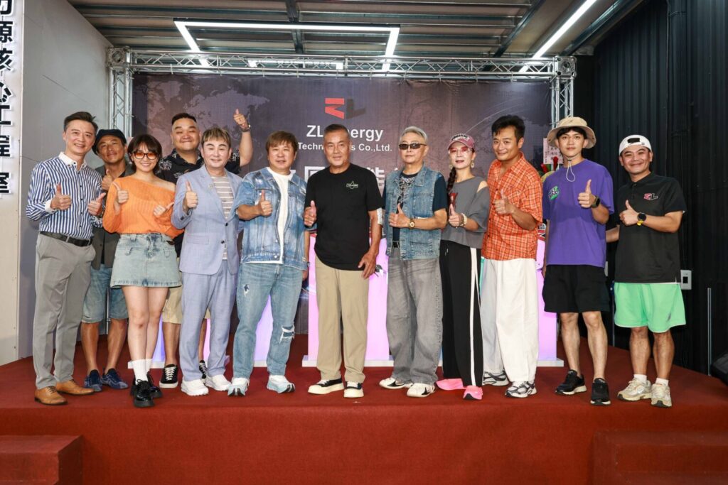 綜藝天王胡瓜親自到場祝賀，除了恭喜洪毛創業，更暖心叮嚀他「健康最重要」，並看好新能源車市場的發展前景。(圖/民視 提供)