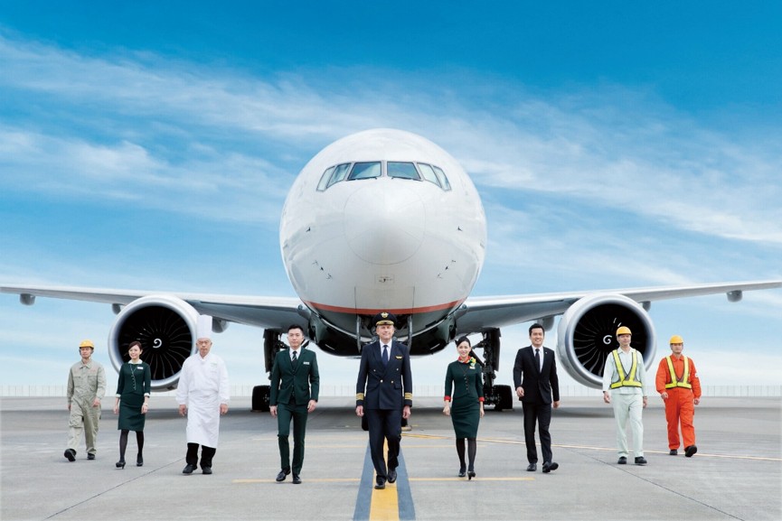 長榮航空此次勇奪佳績,除了感謝全球旅客對公司的喜愛與肯定,更要歸功於全體同仁的辛勤付出。(圖/長榮航空提供)