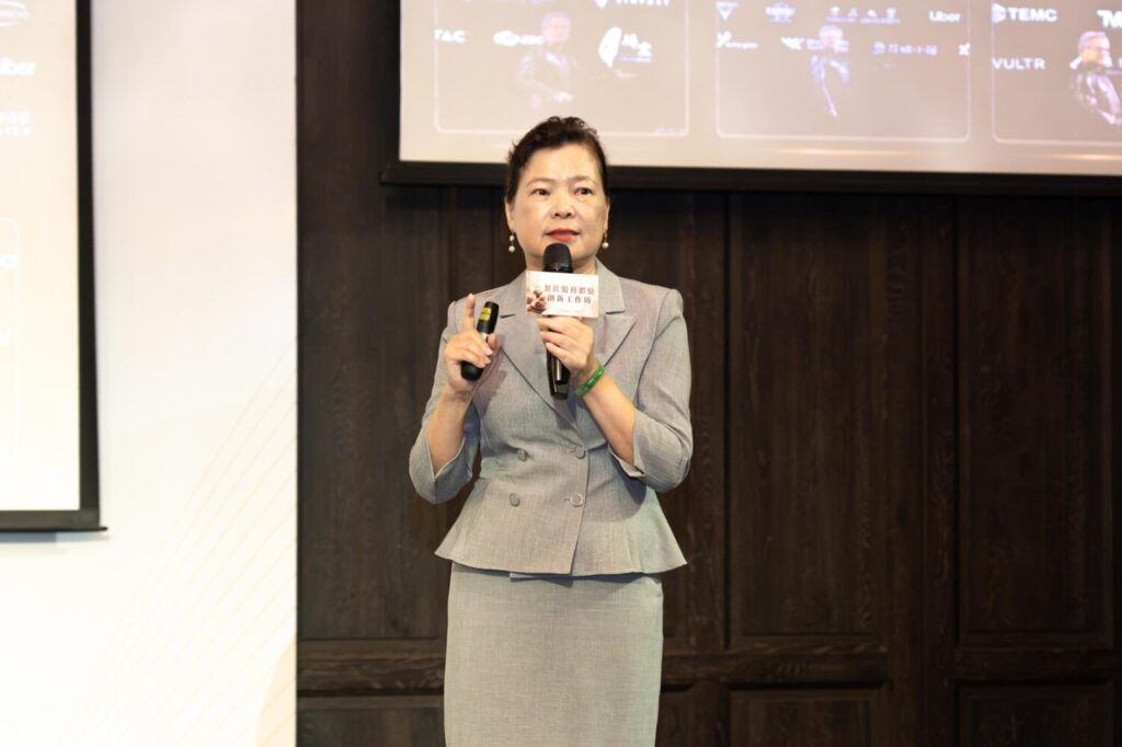 經濟部王美花前部長剖析臺灣餐飲業款待美學。(圖/經濟部商業署提供)