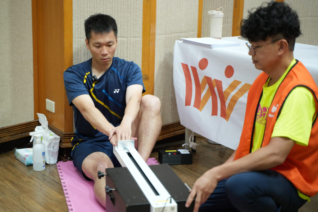運動部李洋部長親自體驗科技體適能檢測，號召全民一起透過科學化檢測掌握自身健康體適能。(圖/全民運動署運動健康組 提供)