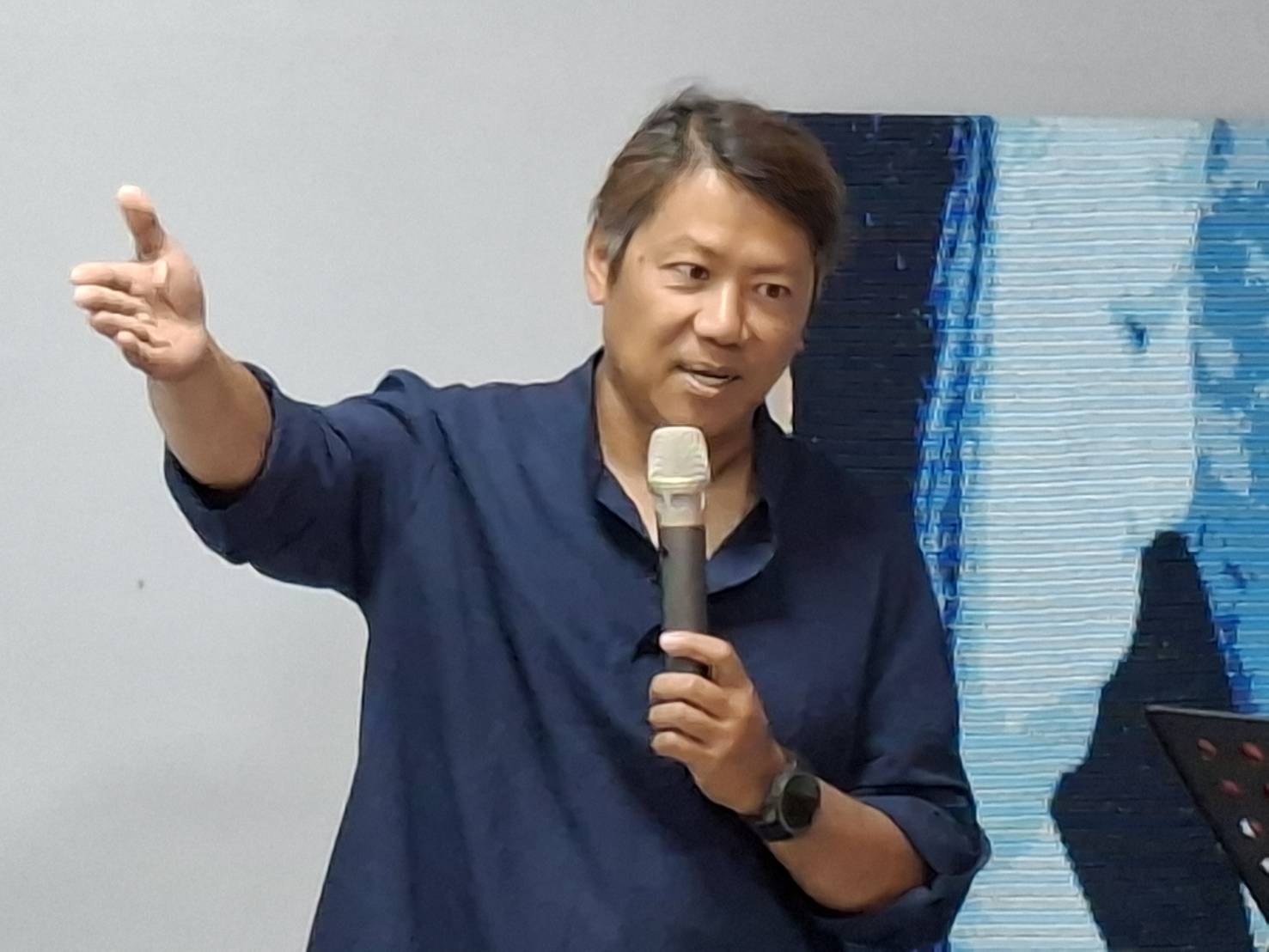 ▲溫志榮自立造舟從一塊木頭開始,回應海洋的呼喚。