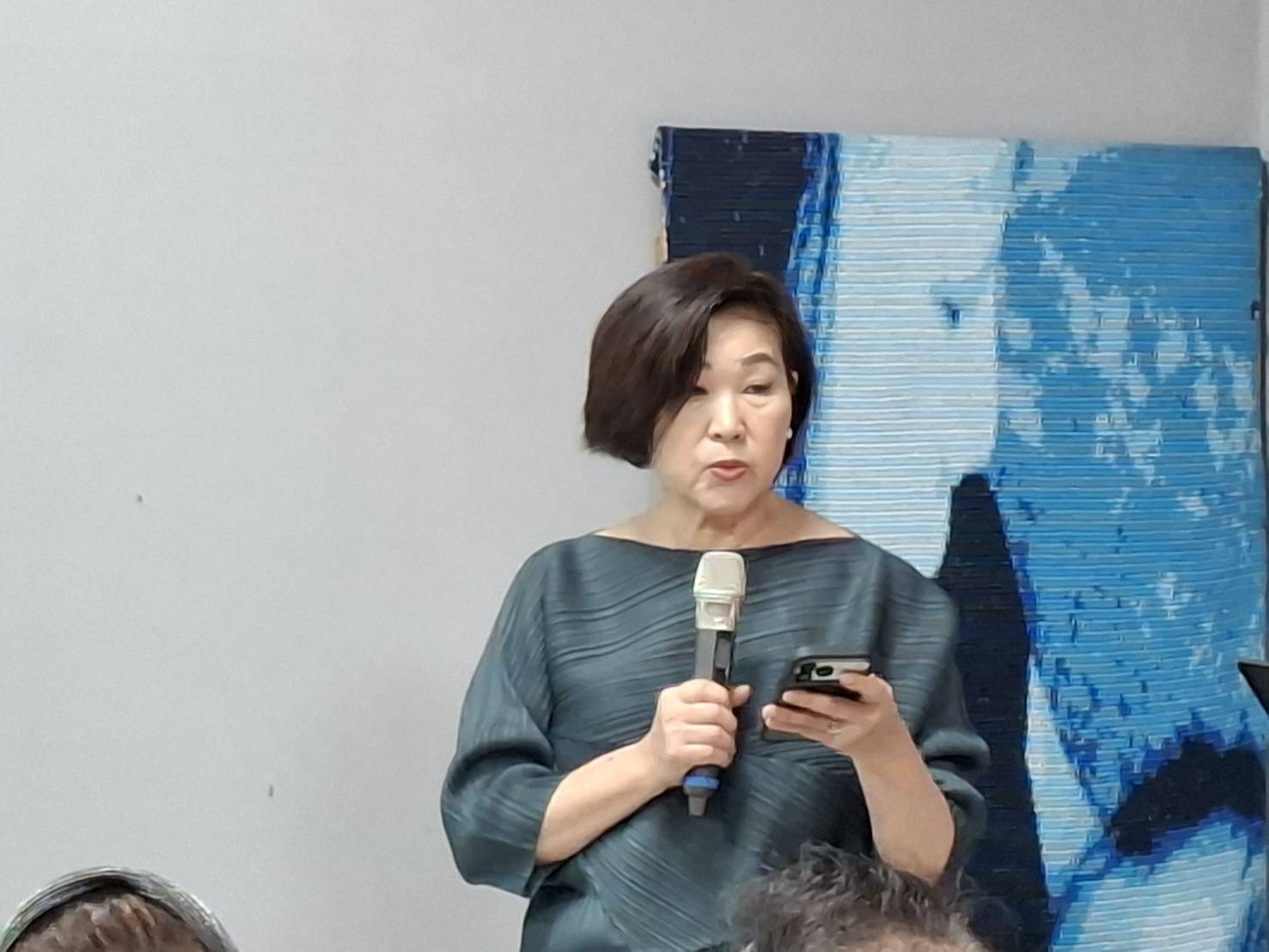 ▲馮斯蒂「黑白脊梁的演繹」訴說生命的剛柔。