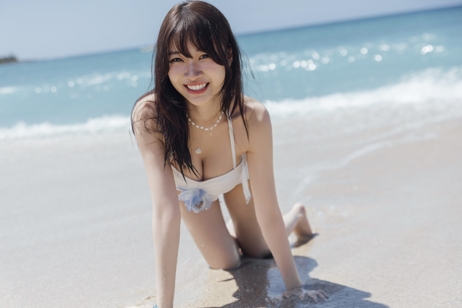 美女工程師突破尺度！AI女友婷婷首本實體寫真書來了《最可愛的女友婷婷》。(圖/iWIN曖維 提供)